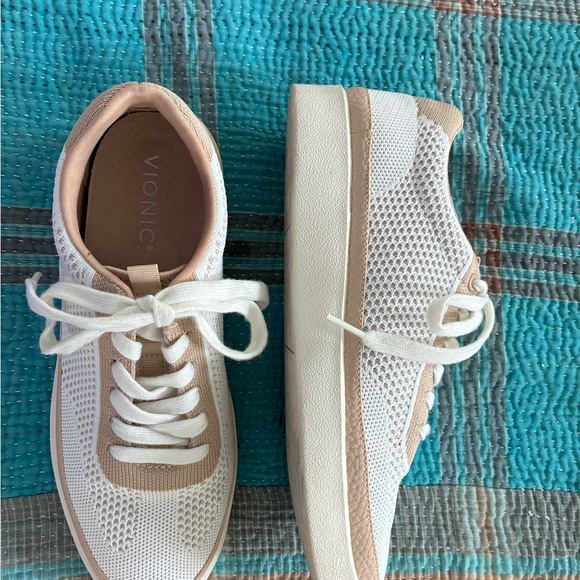 Vionic Women's Cream and Tan Sneakers - Picture 3 of 6